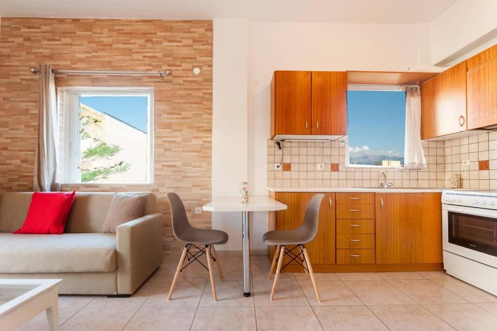 Апартаменты Jenny'S Flat Near The Sea Galatas  Экстерьер фото