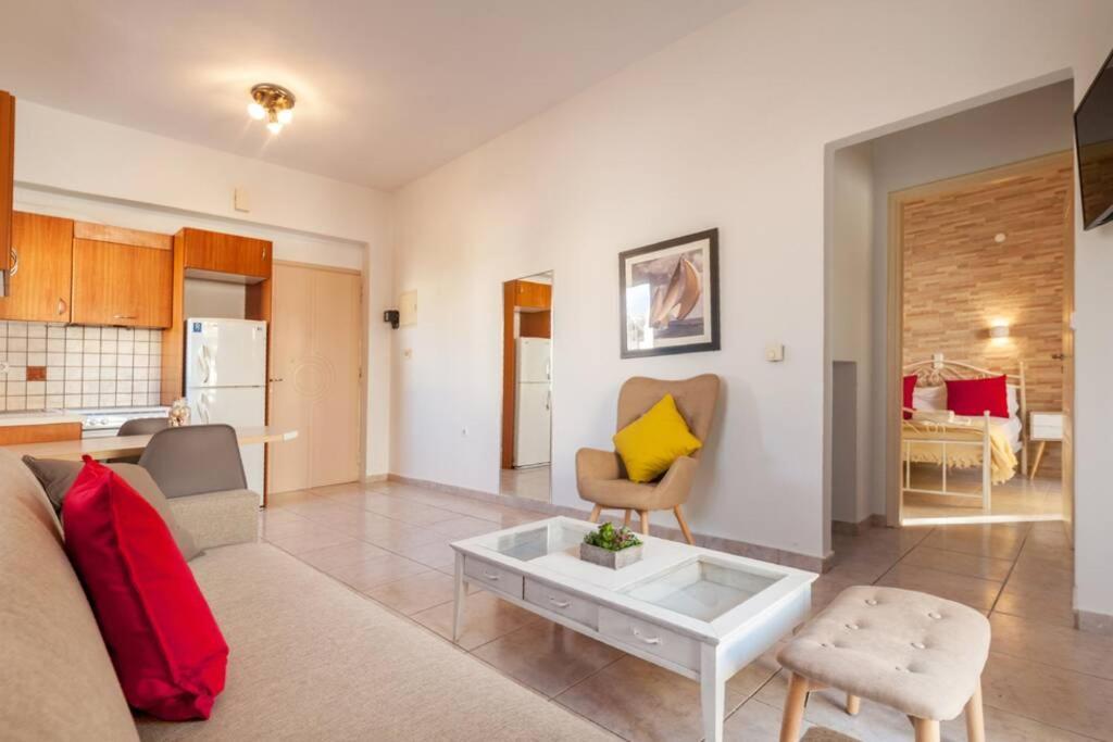 Апартаменты Jenny'S Flat Near The Sea Galatas  Экстерьер фото