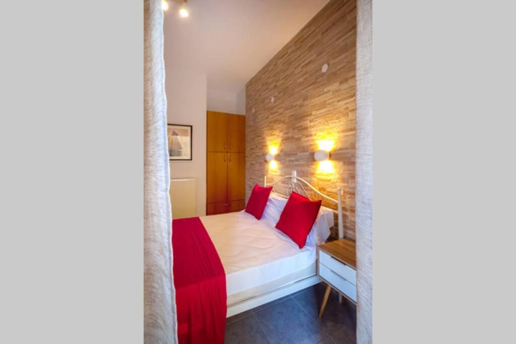 Апартаменты Jenny'S Flat Near The Sea Galatas  Экстерьер фото